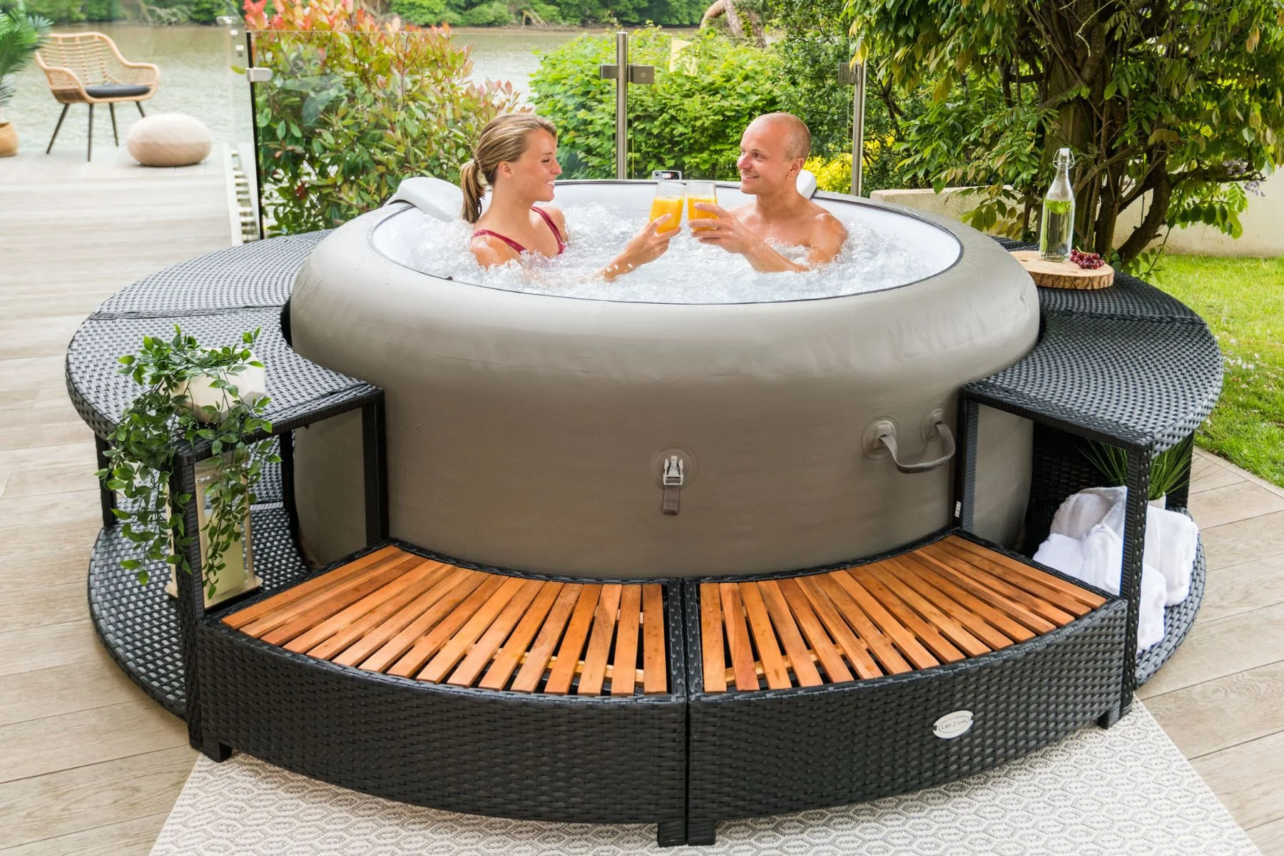Round Rattan Hot Tub Surround 200cm Black - Image 4